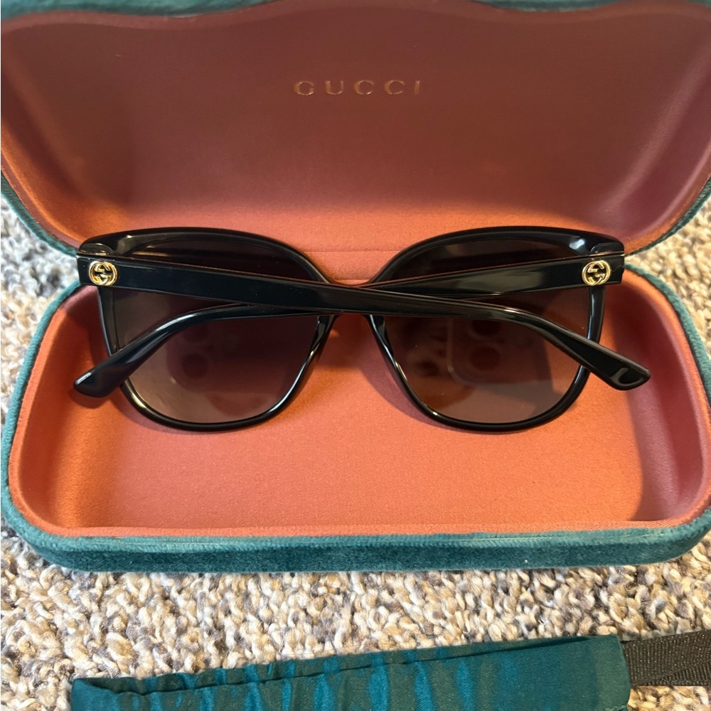 NEW GUCCI Black Gold Oversized Sunglasses Italy - GG3819/S Y6C9O 55mm - Picture 6 of 10